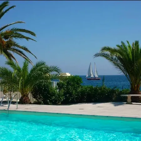 Apartment Yugen Palladio - Fully Renovated On A Prime Location, Direct Access, Heated Pool, Private Terrace & Patio, Private Parking Lot *
