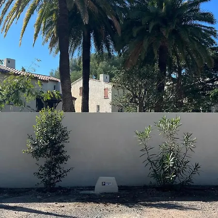 Apartment Yugen Palladio - Fully Renovated On A Prime Location, Direct Access, Heated Pool, Private Terrace & Patio, Private Parking Lot *