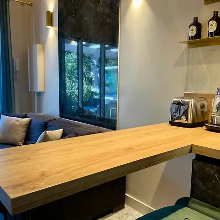 Apartment Yugen Palladio - Fully Renovated On A Prime Location, Direct Access, Heated Pool, Private Terrace & Patio, Private Parking Lot
